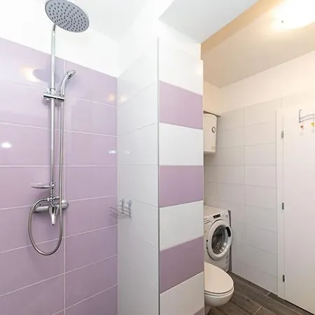Ita Apartment Split